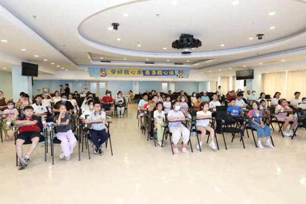 正规实盘配资十大平台 组队学技能、争当“救心侠” 亚心医院暑假夏令营有趣又有料！